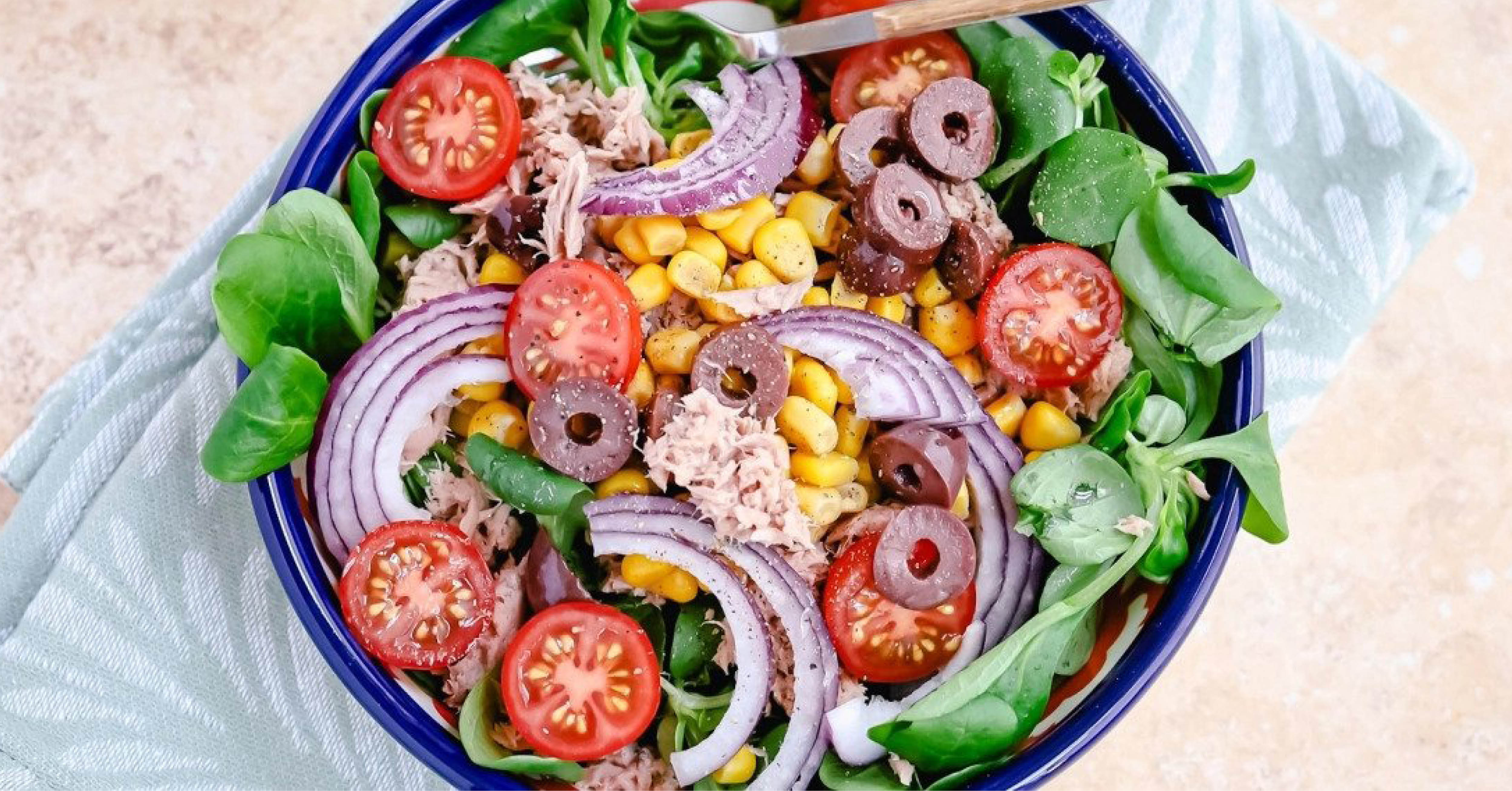 Salade met tonijn, maïs & olijven (344 kcal)
