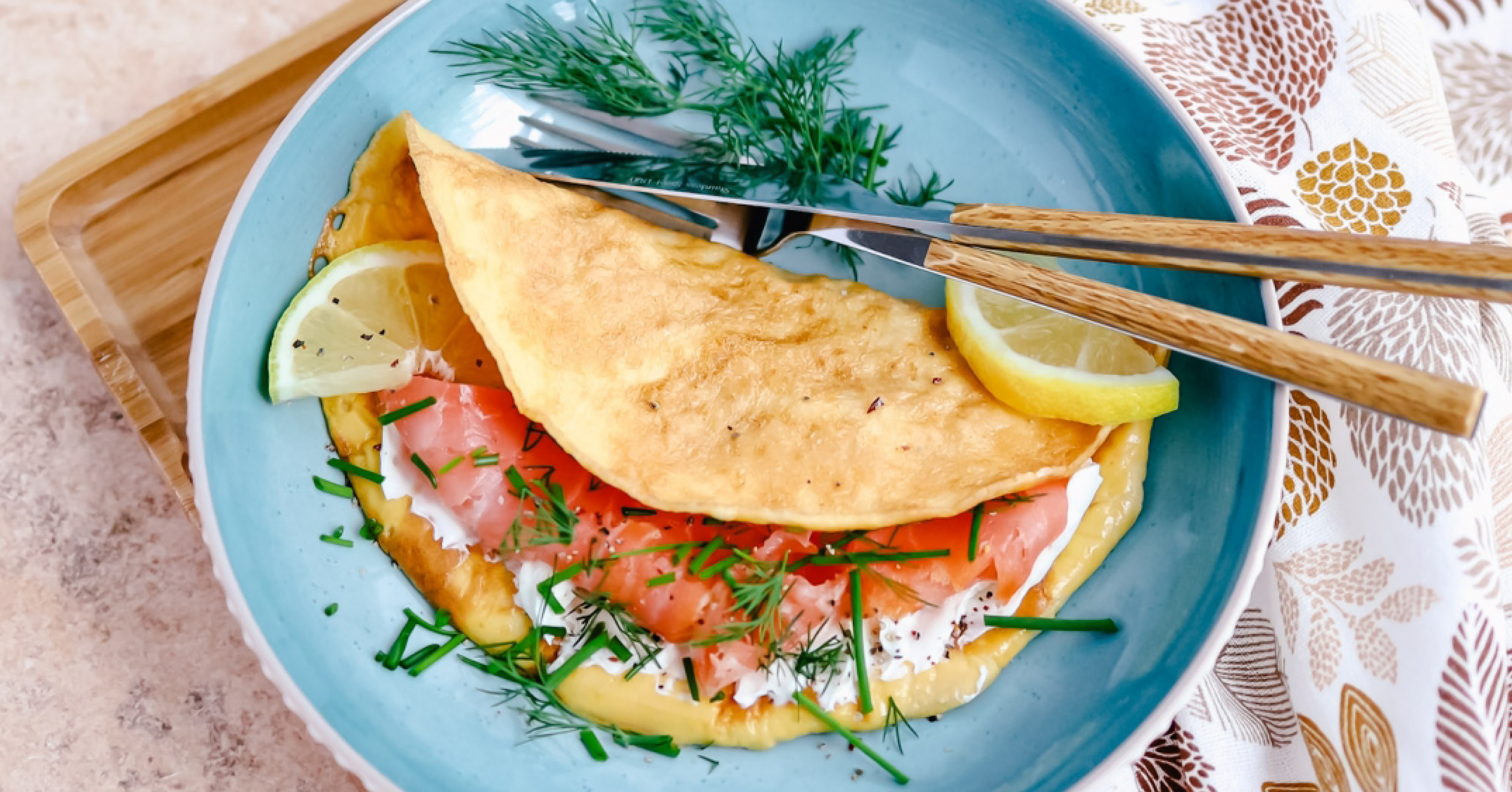 Omelet met citroen-mascarpone & gerookte zalm (517 kcal)