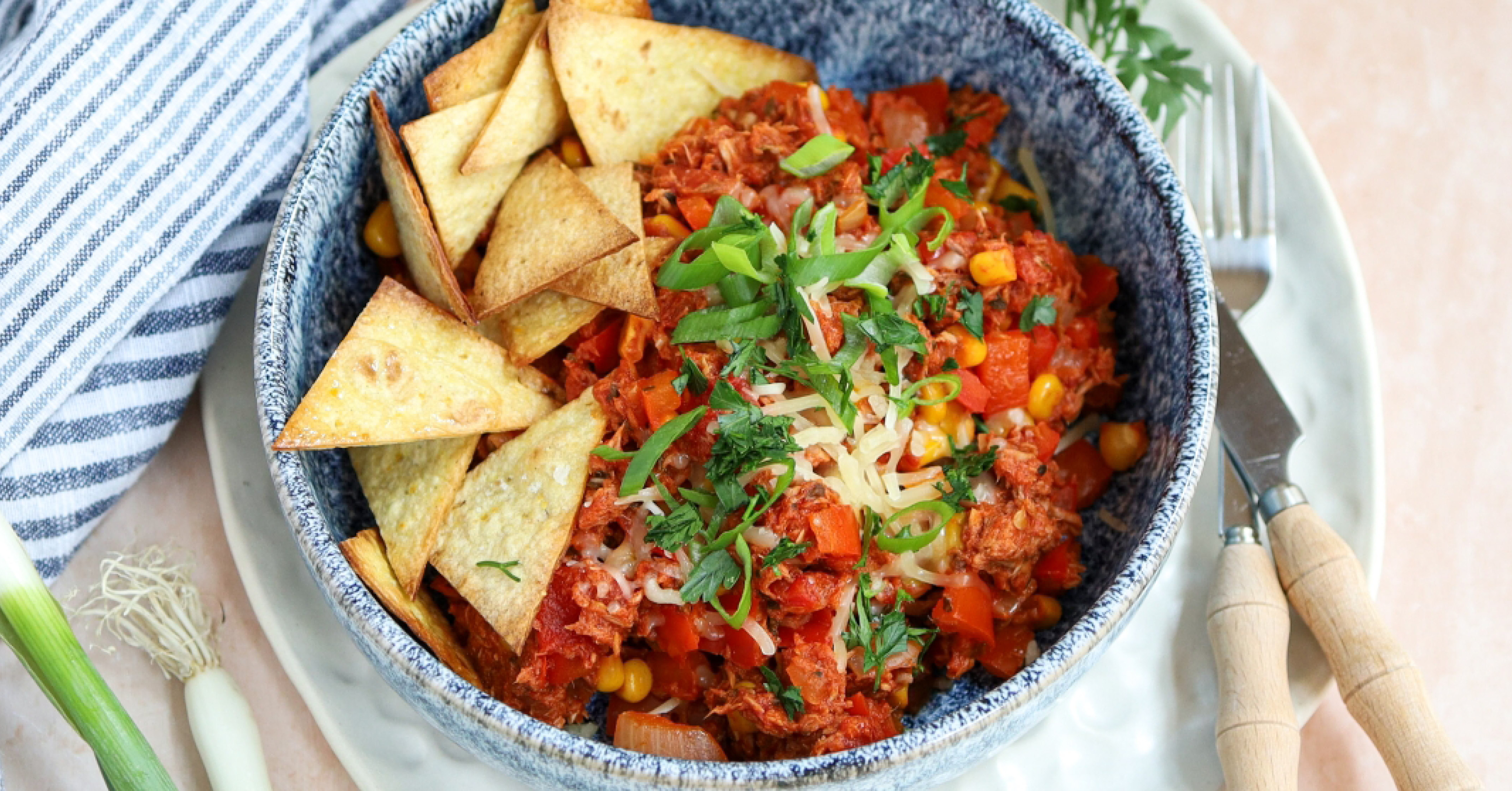 Tonijn chili met tortilla nacho’s (626 kcal)